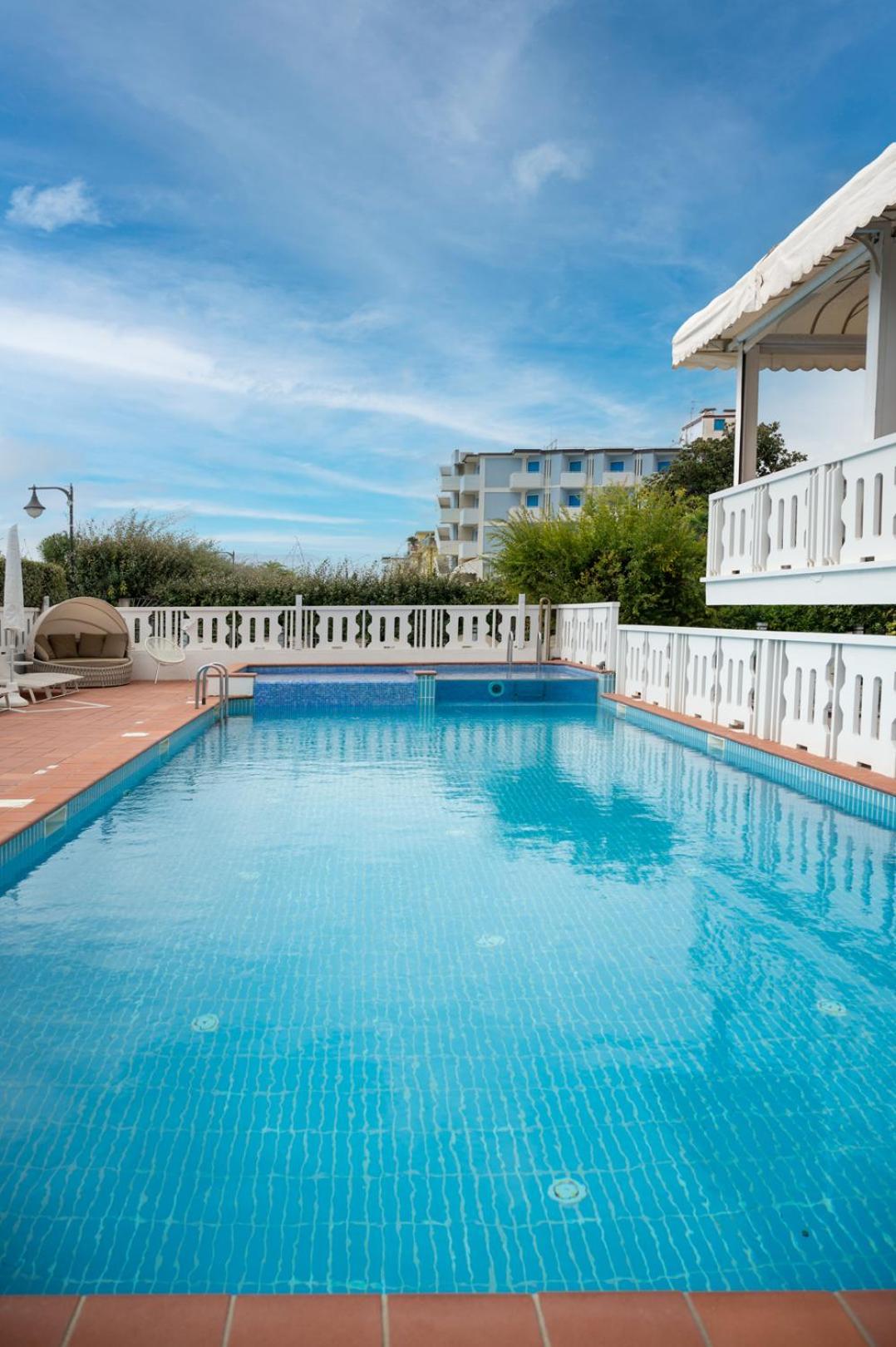 Hotel Savoy كاوْرلي المظهر الخارجي الصورة